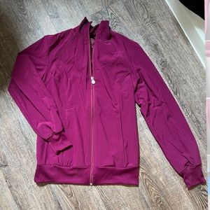 Cherokee infinity women’s 2-pocket stretch warm-up scrub jacket wine